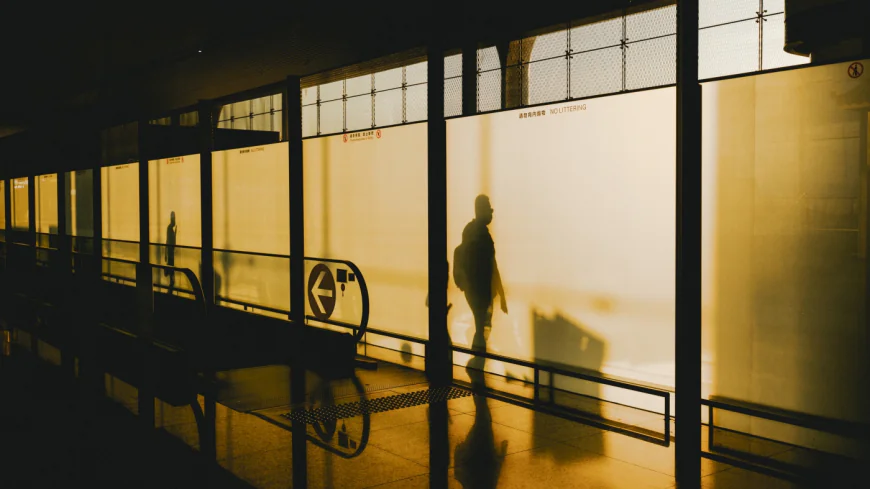 10 ways travel insiders deal with annoying flight delays