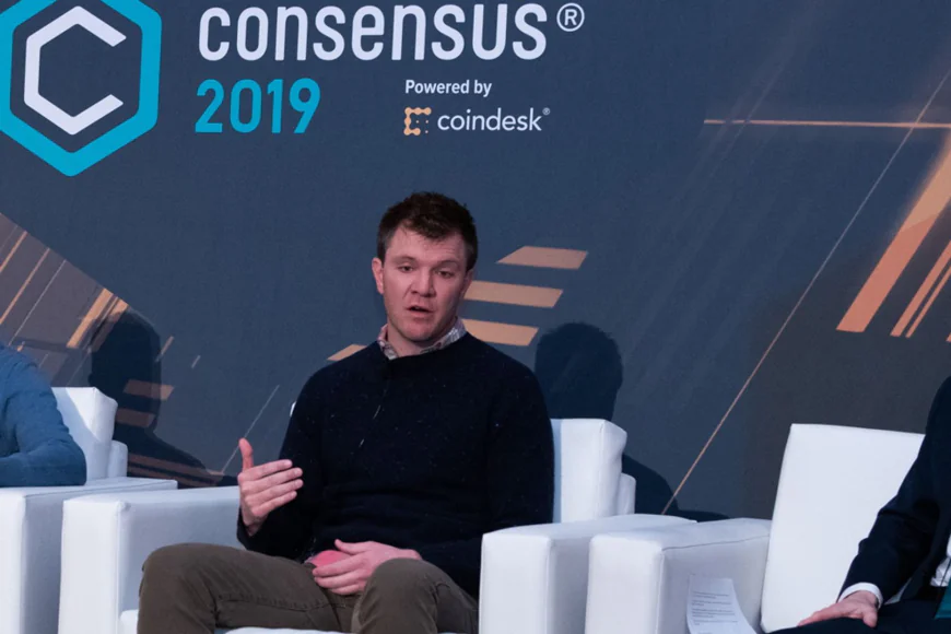Crypto Daybook Americas: Bitcoin Holds the Line as Trump Labels Iran Leader ‘Easy Target’