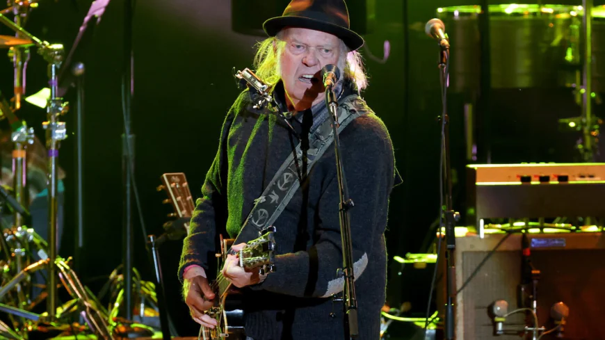 Willie Nelson’s Pre-Show Video Feels Like a Message of Support for Immigrants