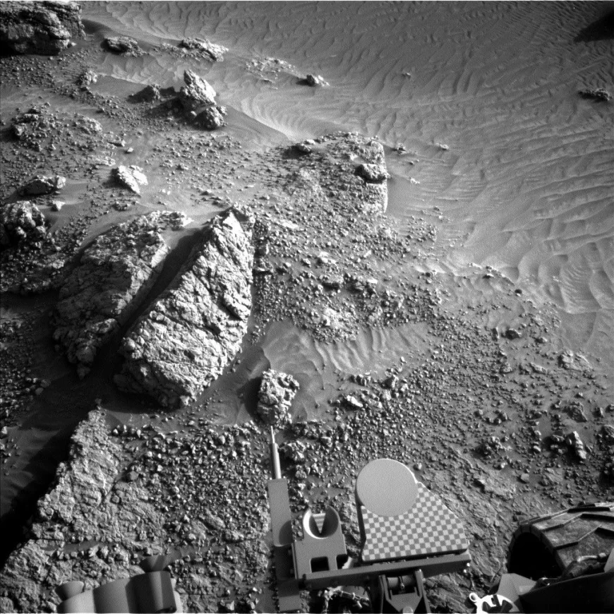 Curiosity Blog, Sols 4584–4585: Just a Small Bump