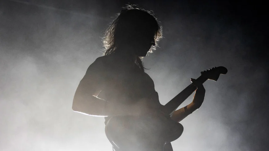Mk.gee Kicks Off Rolling Stone’s Gather No Moss Tour With Guitar-Hero Magic