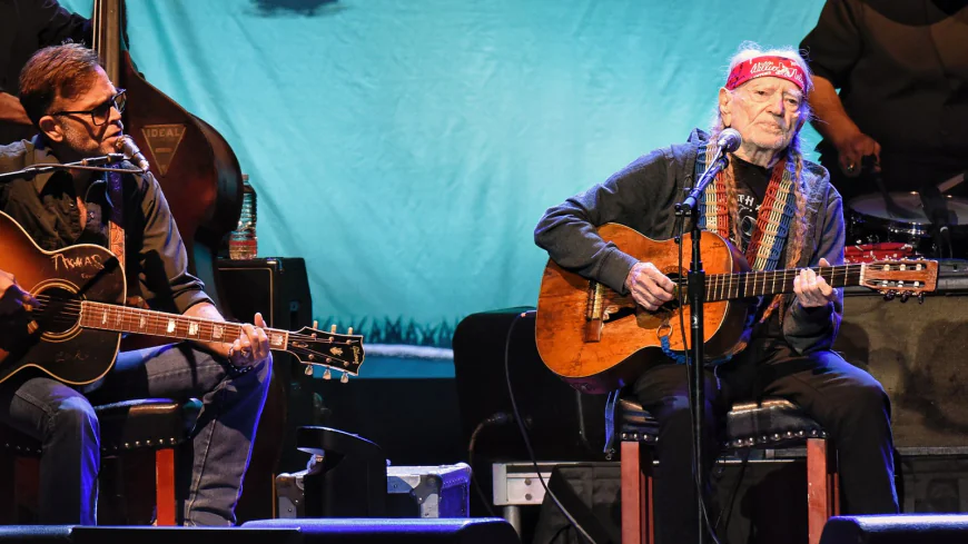 Bob Dylan, Willie Nelson, Wilco, Lucinda Williams Storm Jones Beach at Outlaw Festival