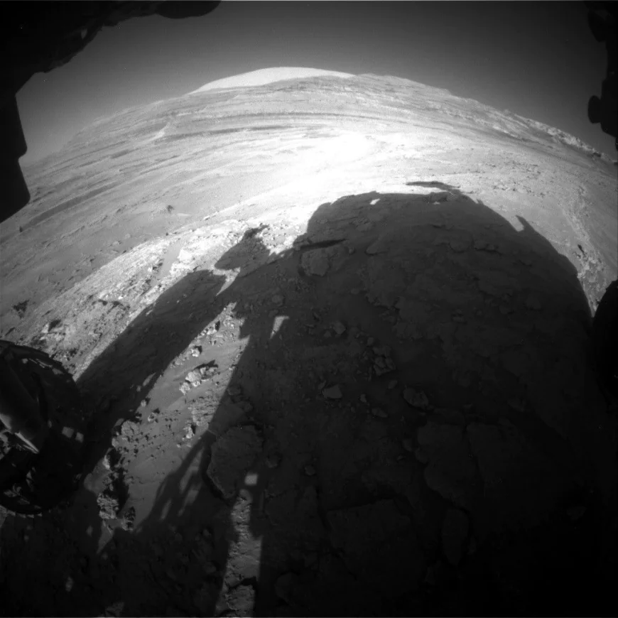 Curiosity Blog, Sols 4616-4617: Standing Tall on the Ridge